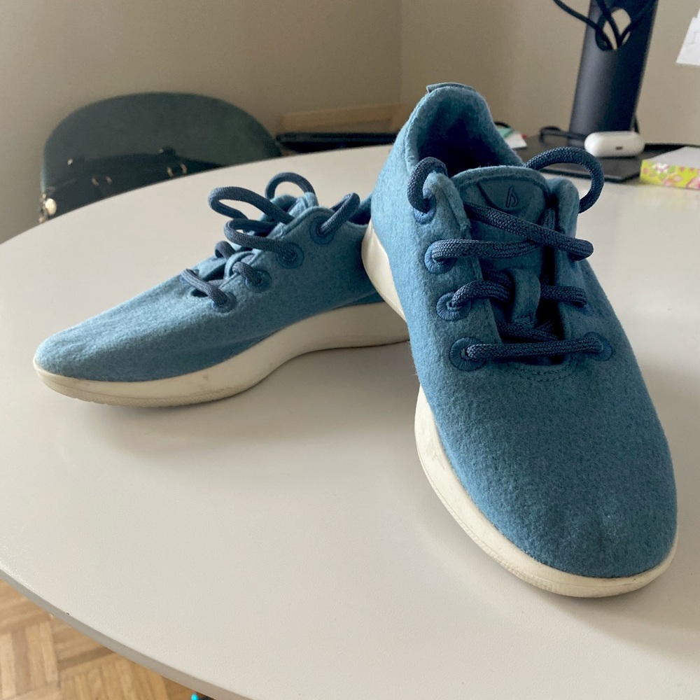 Allbird blue wool runner size 6